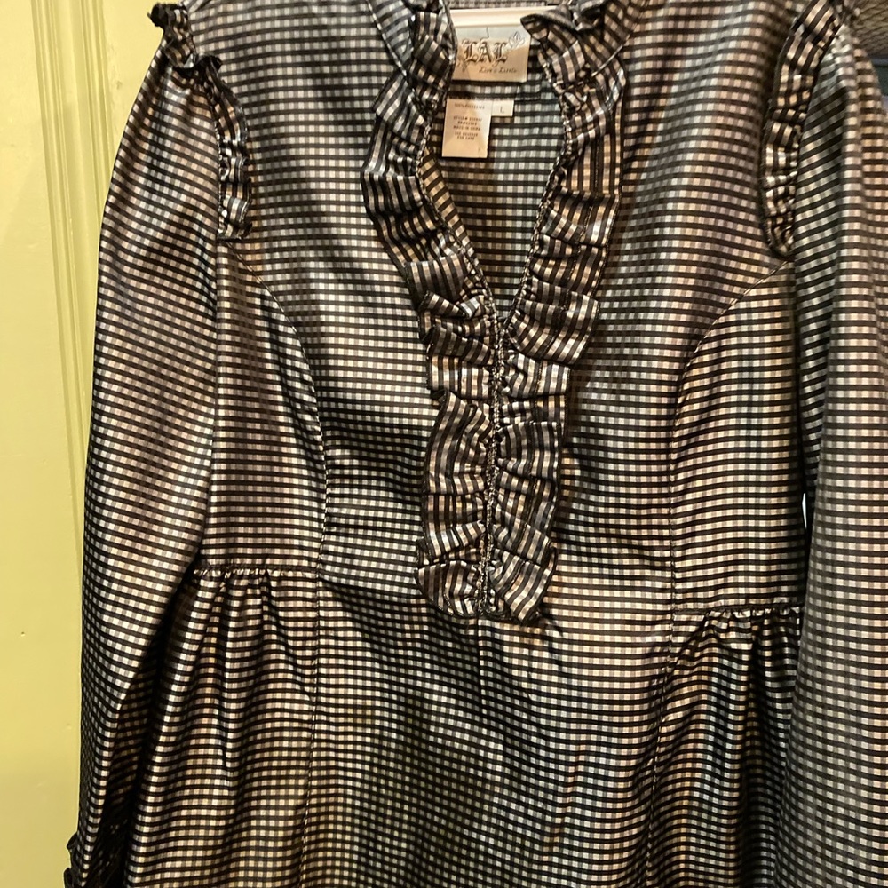 Lady’s large dress top with ruffle detail